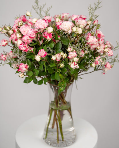 Vase arrangement with spray roses Bright Outlook - DJ flowers